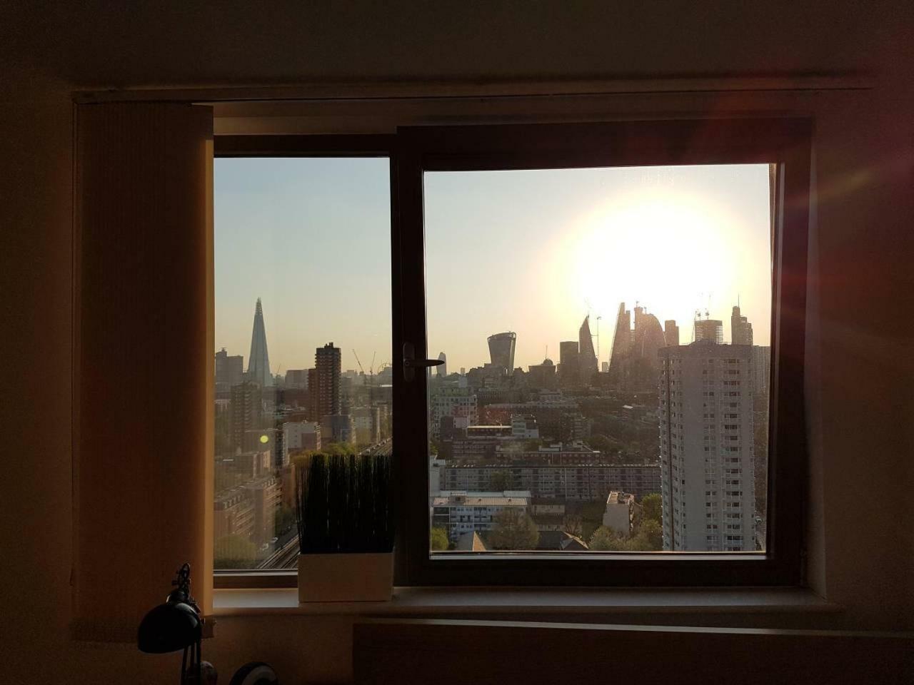 Modern 1 Bedroom Apartment In E1 With Great Views Londres Exterior foto