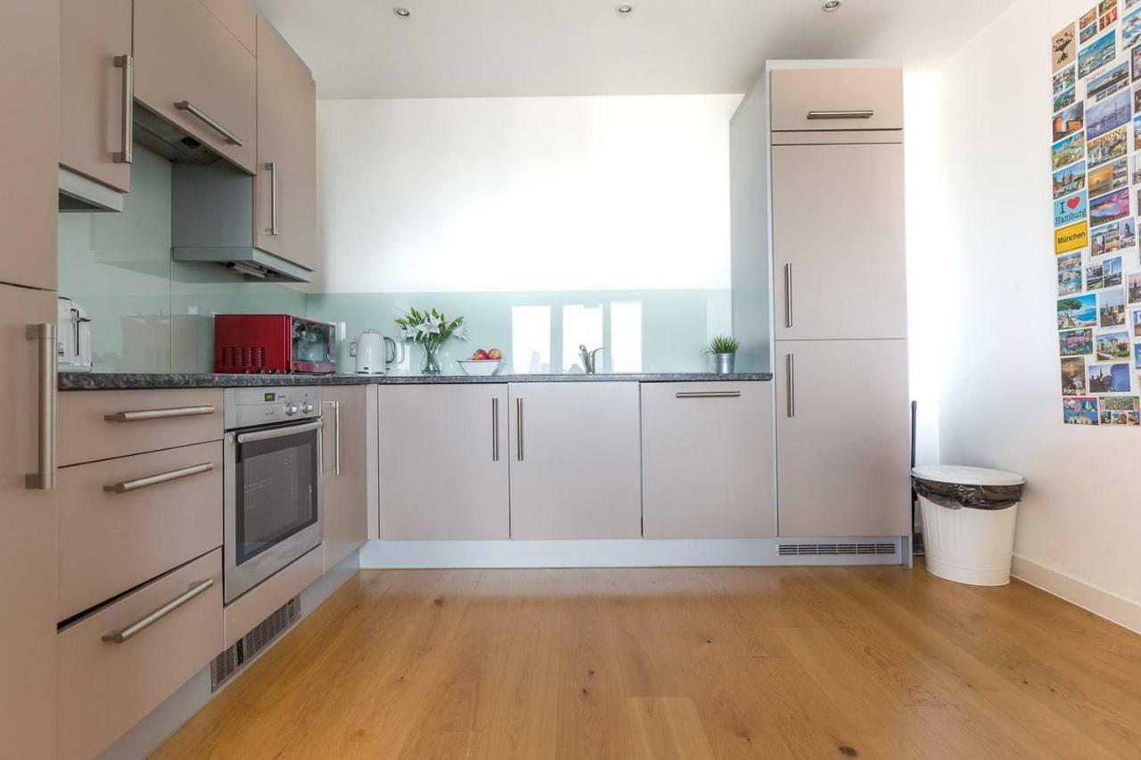 Modern 1 Bedroom Apartment In E1 With Great Views Londres Exterior foto